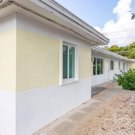 Large Stylish Studio Apartment In El Portal #3 Miami Bagian luar foto