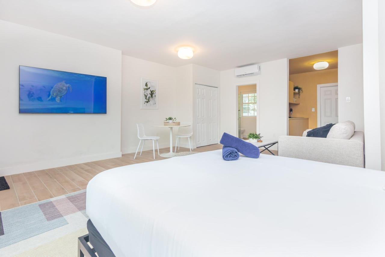 Large Stylish Studio Apartment In El Portal #3 Miami Bagian luar foto