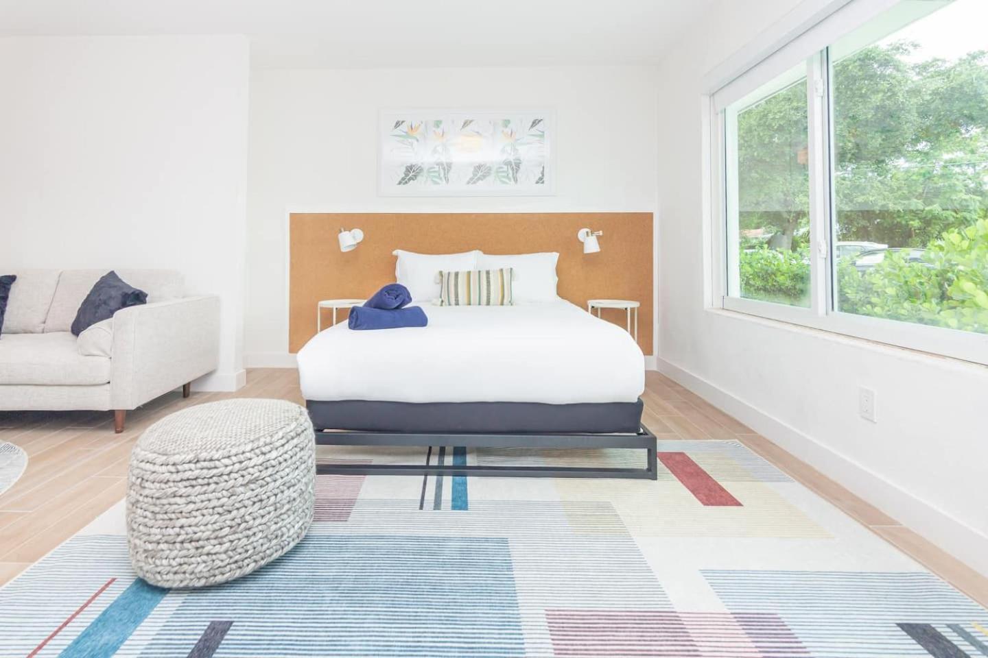 Large Stylish Studio Apartment In El Portal #3 Miami Bagian luar foto