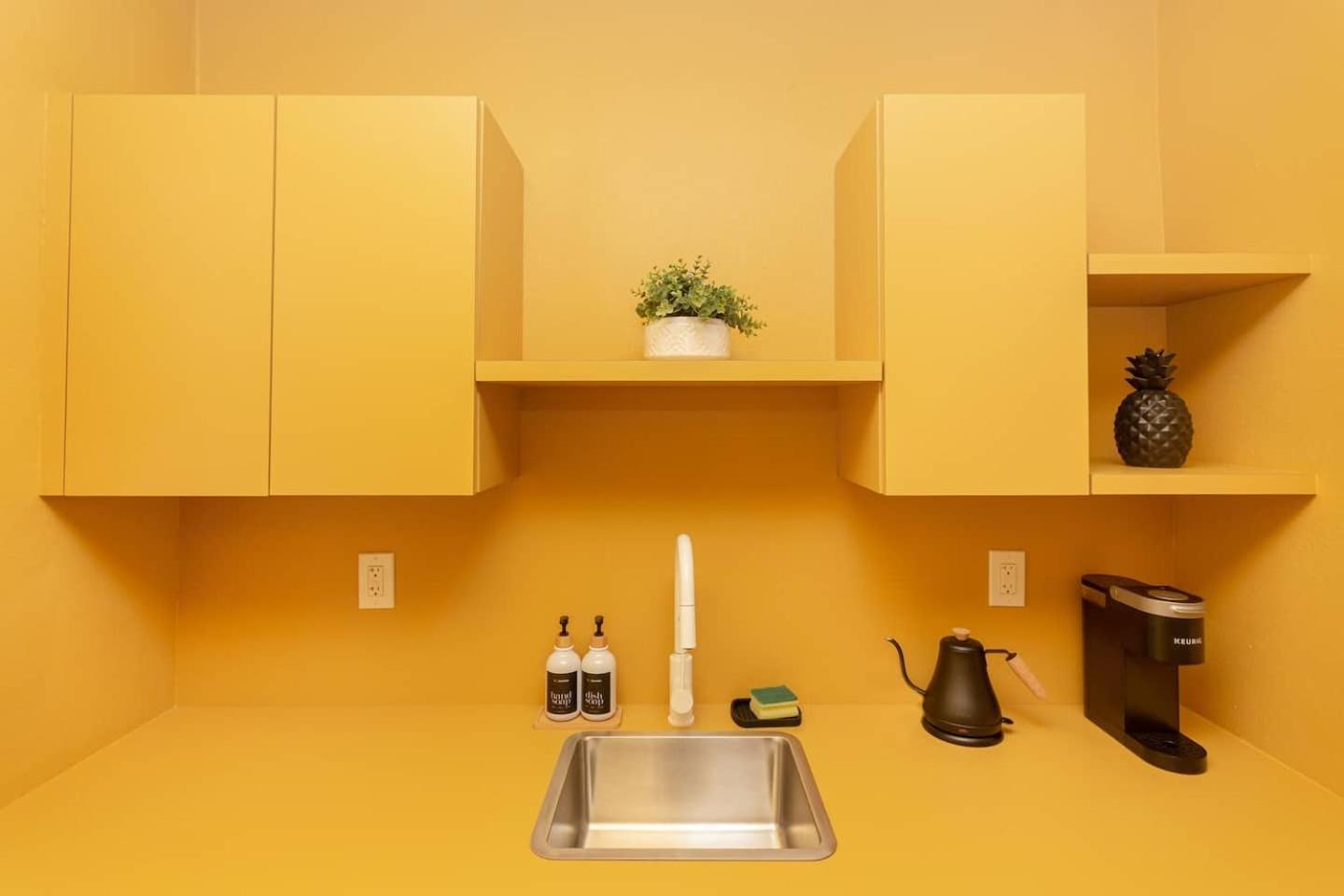 Large Stylish Studio Apartment In El Portal #3 Miami Bagian luar foto