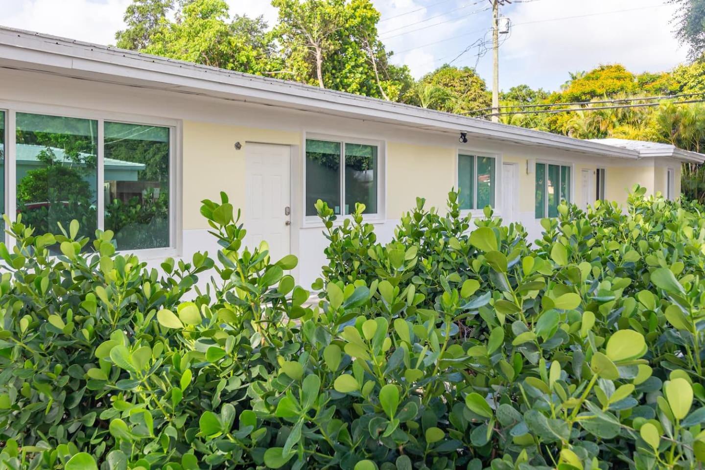 Large Stylish Studio Apartment In El Portal #3 Miami Bagian luar foto