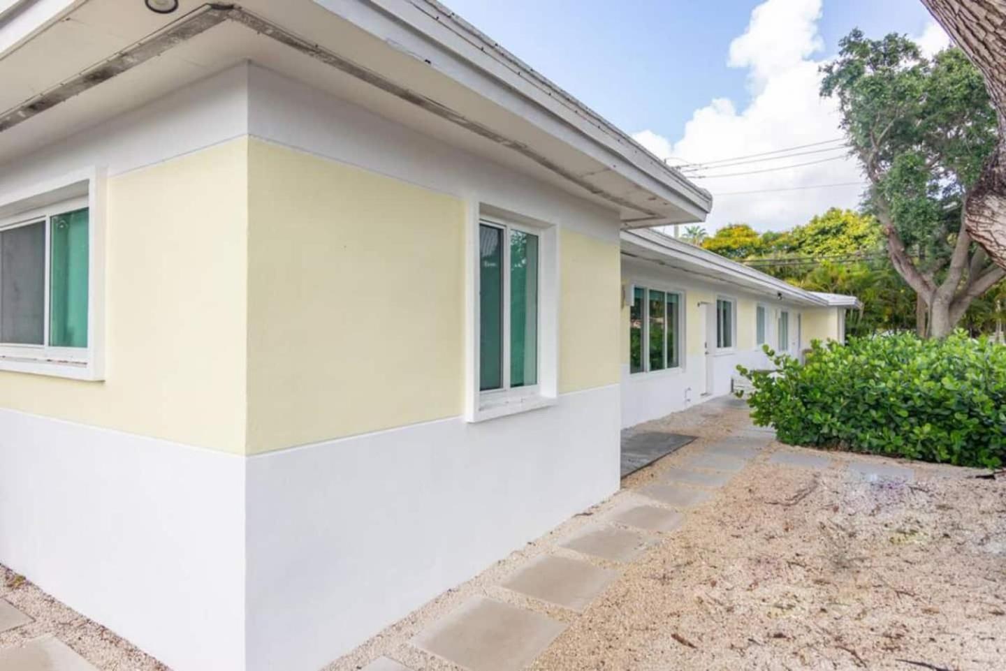 Large Stylish Studio Apartment In El Portal #3 Miami Bagian luar foto