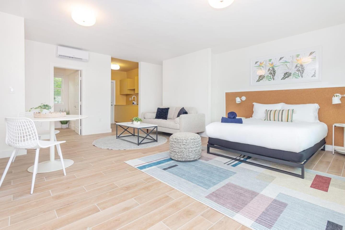 Large Stylish Studio Apartment In El Portal #3 Miami Bagian luar foto