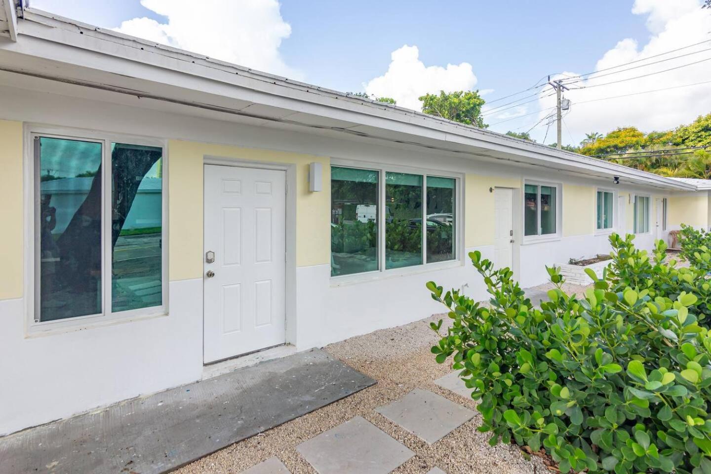 Large Stylish Studio Apartment In El Portal #3 Miami Bagian luar foto